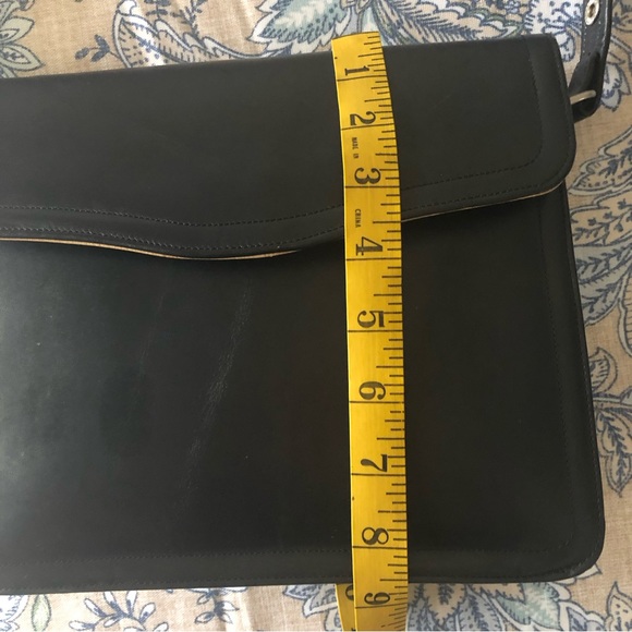 Vintage Early 80’s Black leather Adjustable Strap Small Shoulder Messenger Bag - Picture 17 of 17